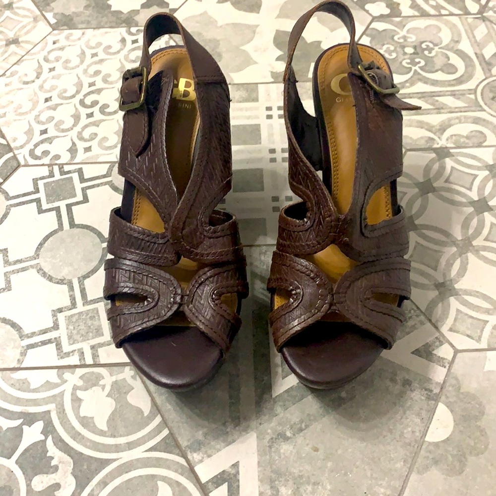 Brown Gianni Bini wedges size 7.5